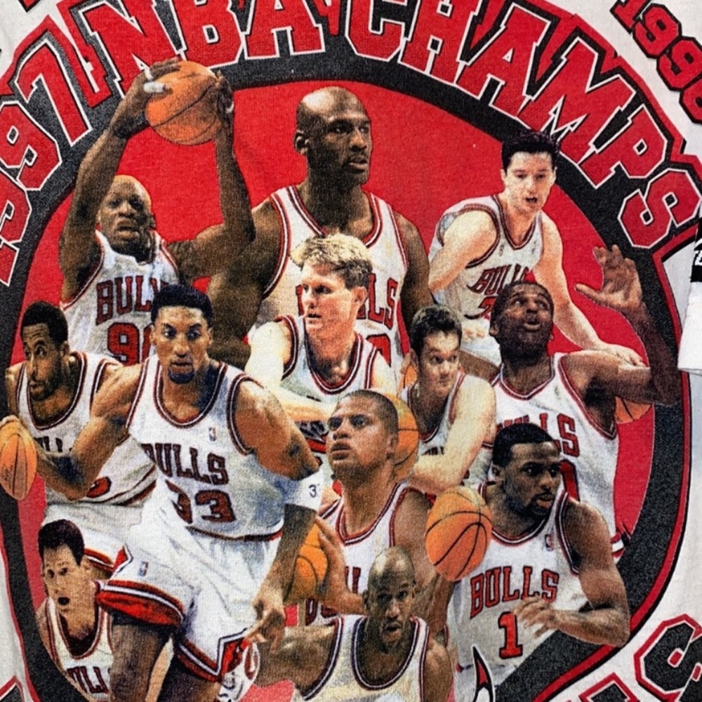 Chicago Bulls Graphic T-Shirt - Picture 4 of 6
